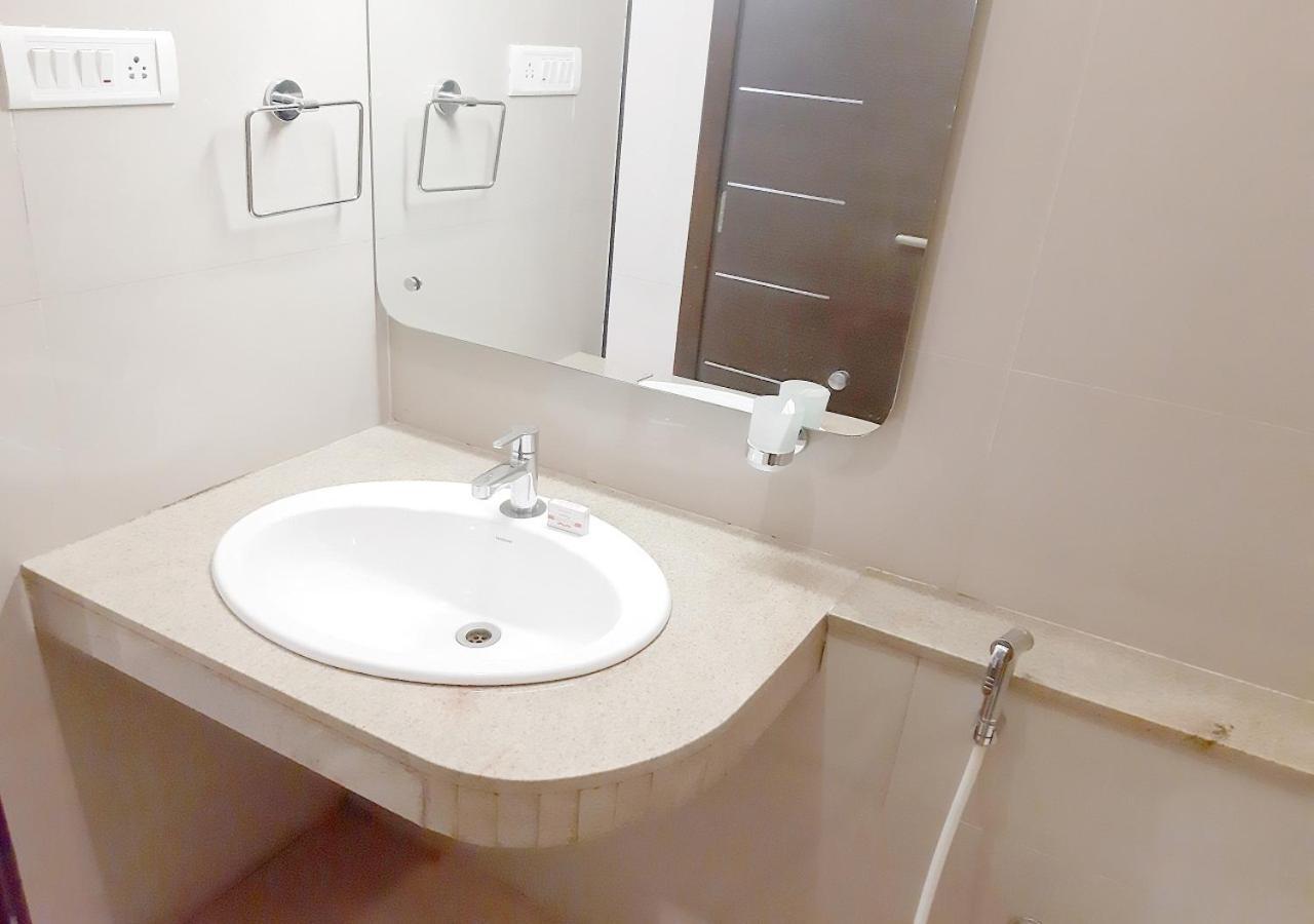 Hotel Adarsha Palace Белґаум Екстер'єр фото