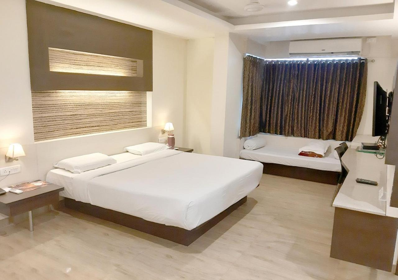 Hotel Adarsha Palace Белґаум Екстер'єр фото