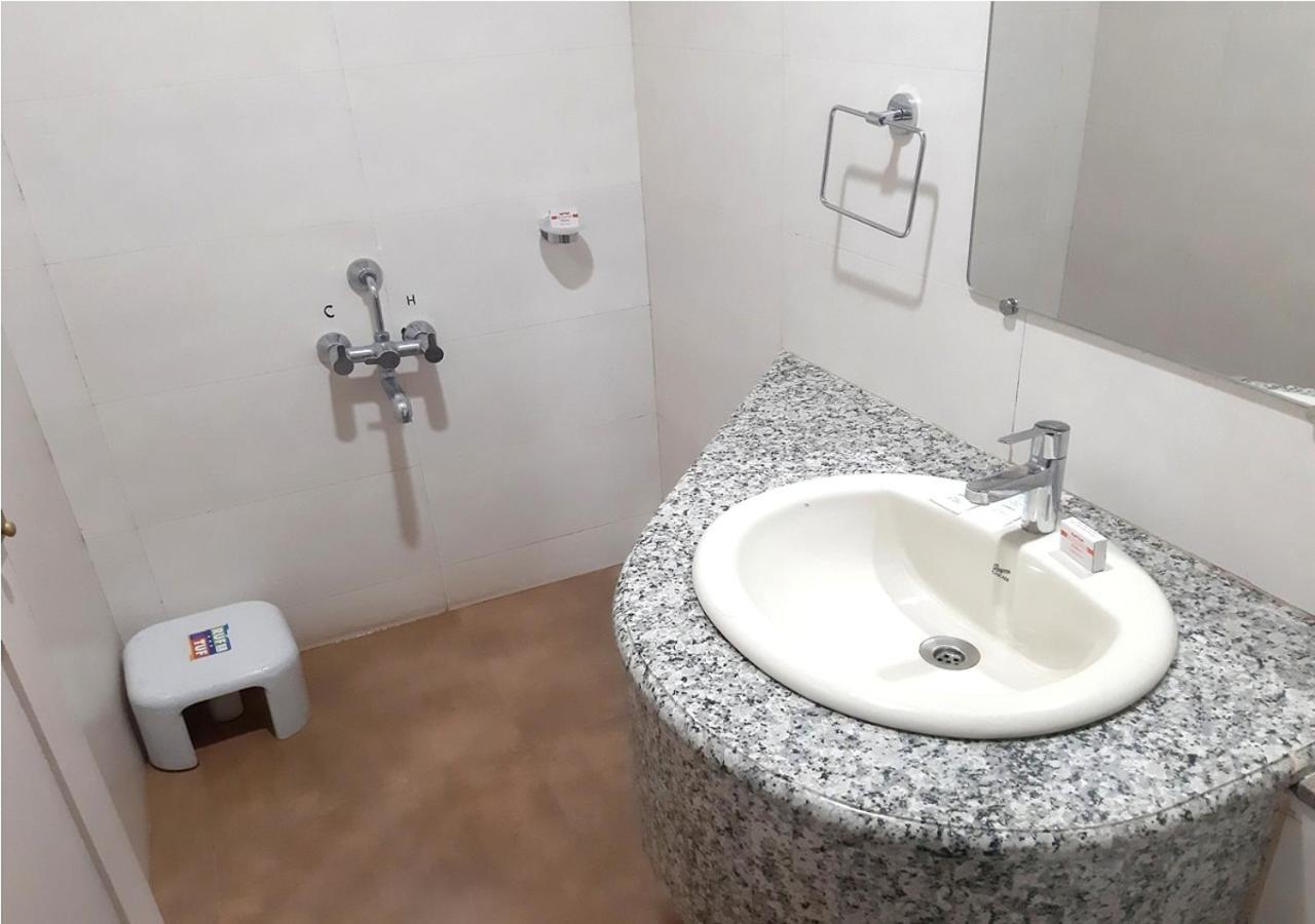 Hotel Adarsha Palace Белґаум Екстер'єр фото
